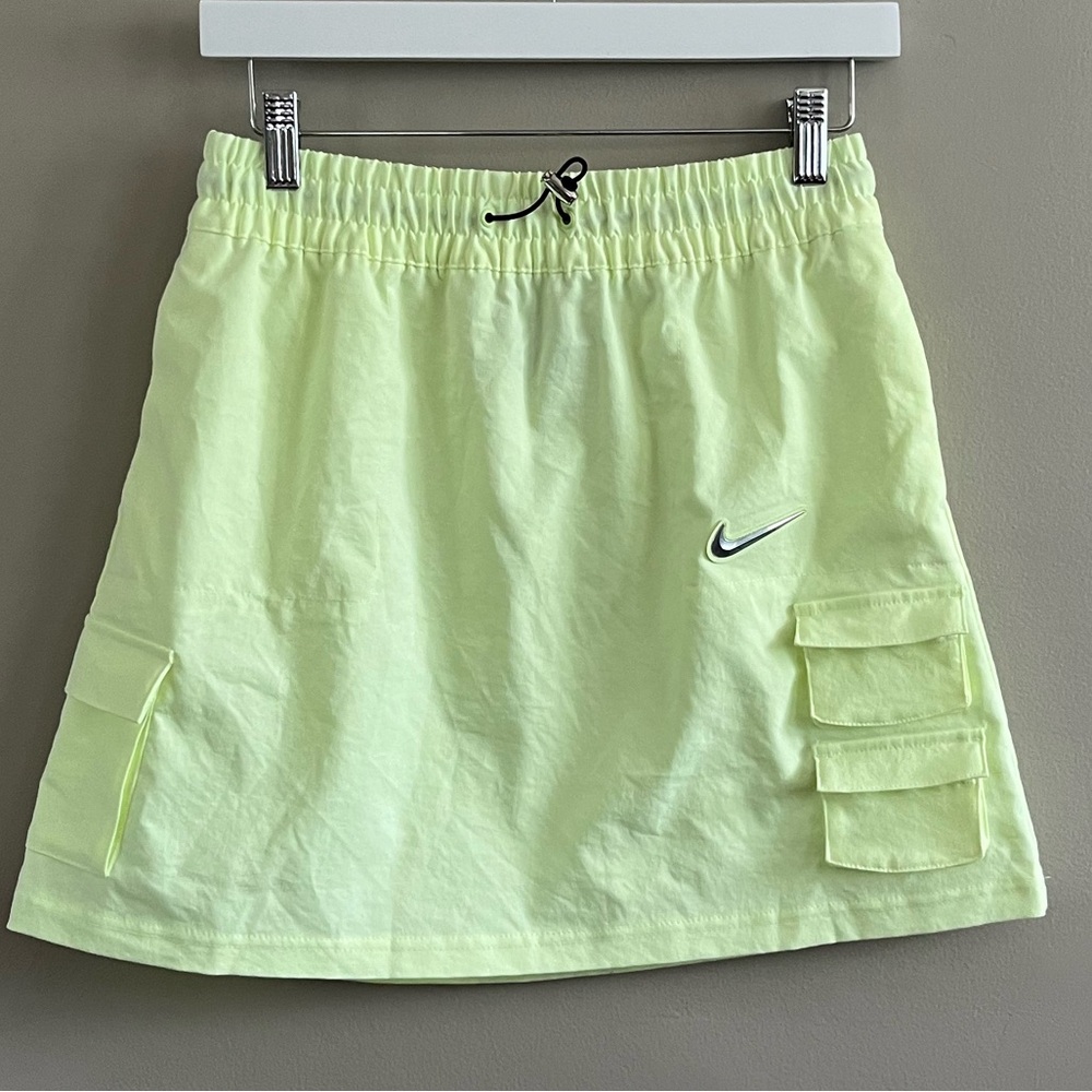 NIKE SPORTSWEAR SWOOSH CARGO WOVEN UTILITY SKIRT - BARELY VOLT - Yellow Green - Picture 5 of 10